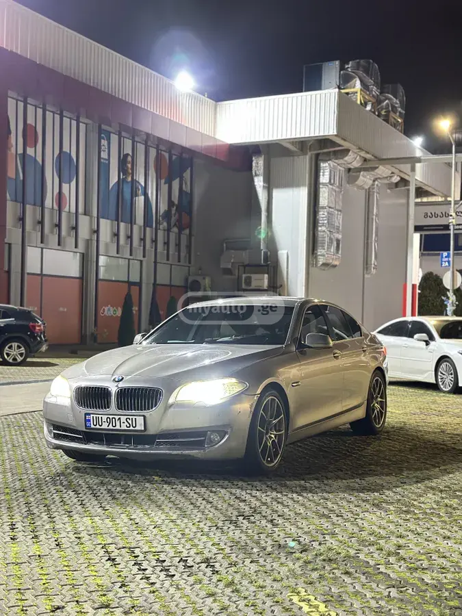 BMW 520 2011 — photo 2