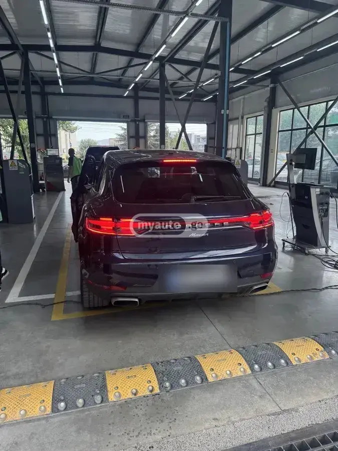 Porsche Macan 2020 — photo 2