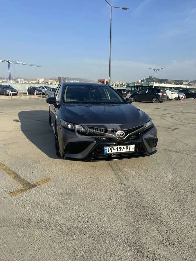 Toyota Camry 2021 — photo 2