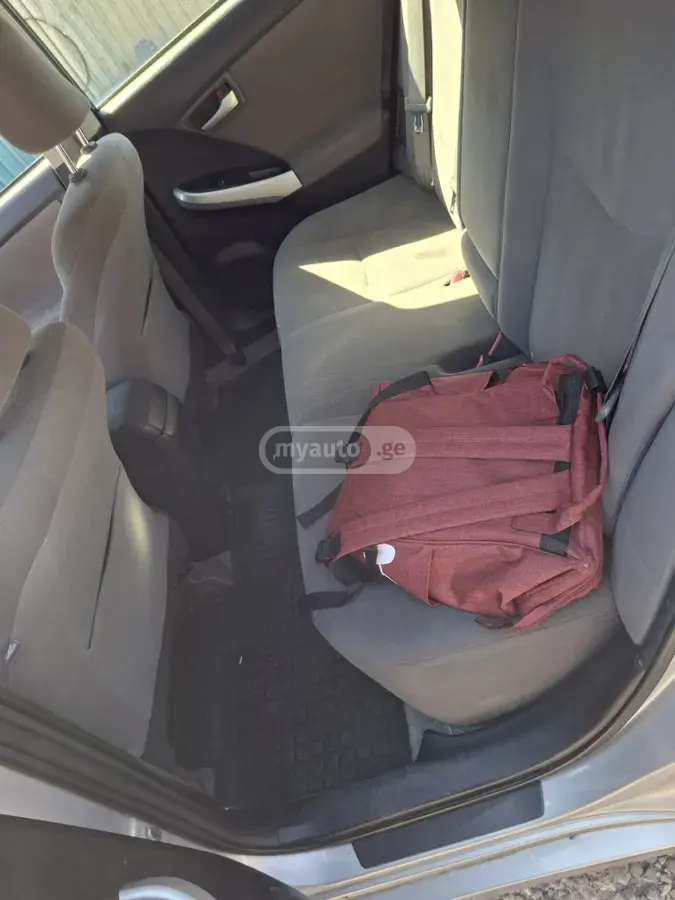 Toyota Prius 2014 — photo 2