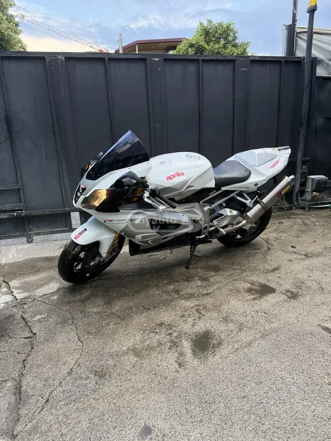 Aprilia RSV4 2009 — photo 2