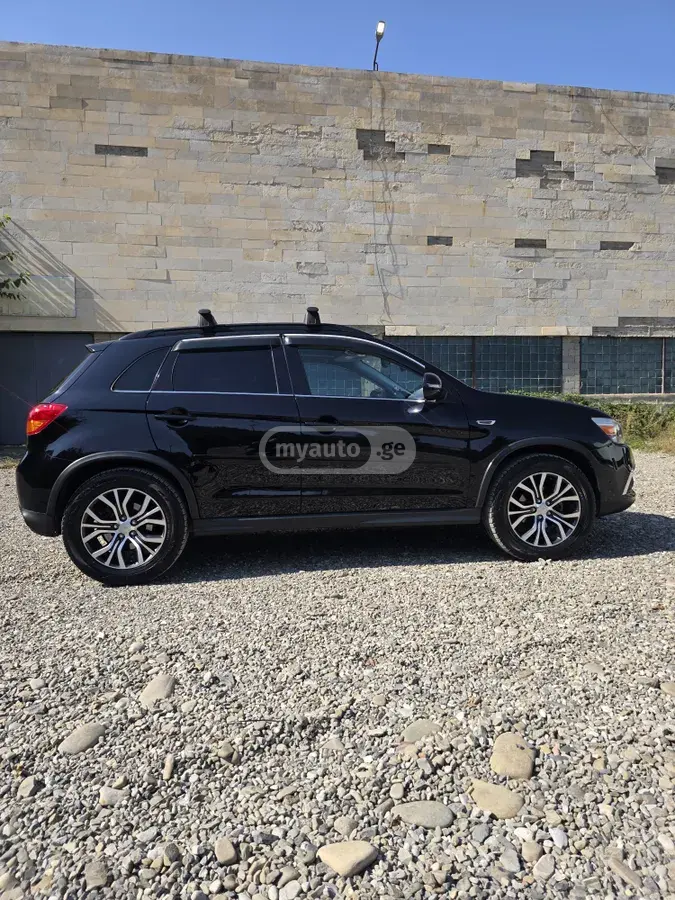 Mitsubishi Outlander Sport 2017 — photo 2