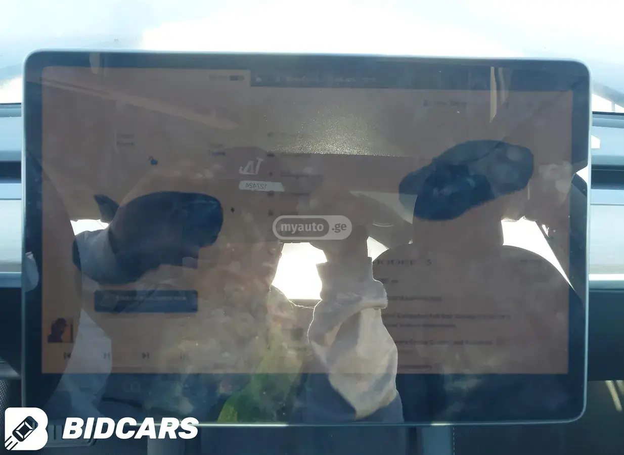 Tesla Model 3 2023 — photo 2