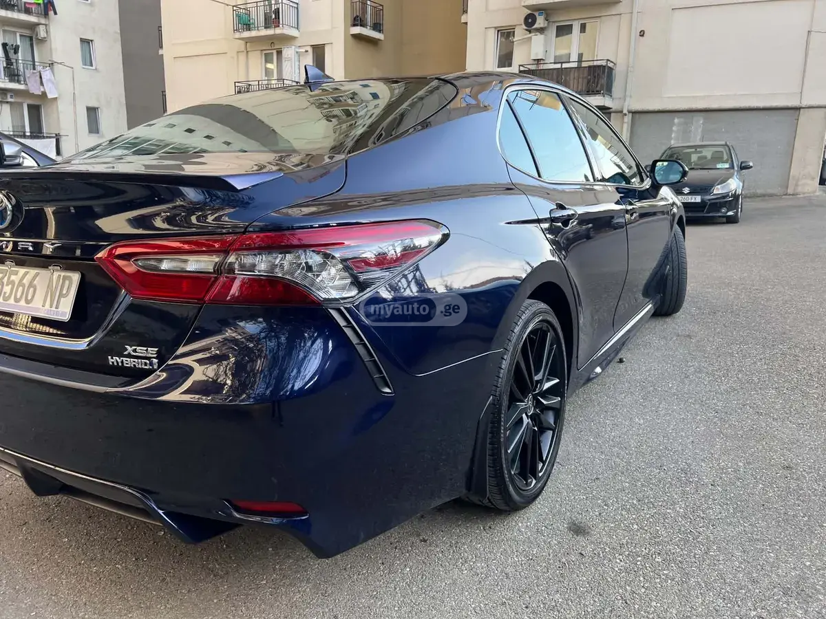 Toyota Camry 2022 — photo 2