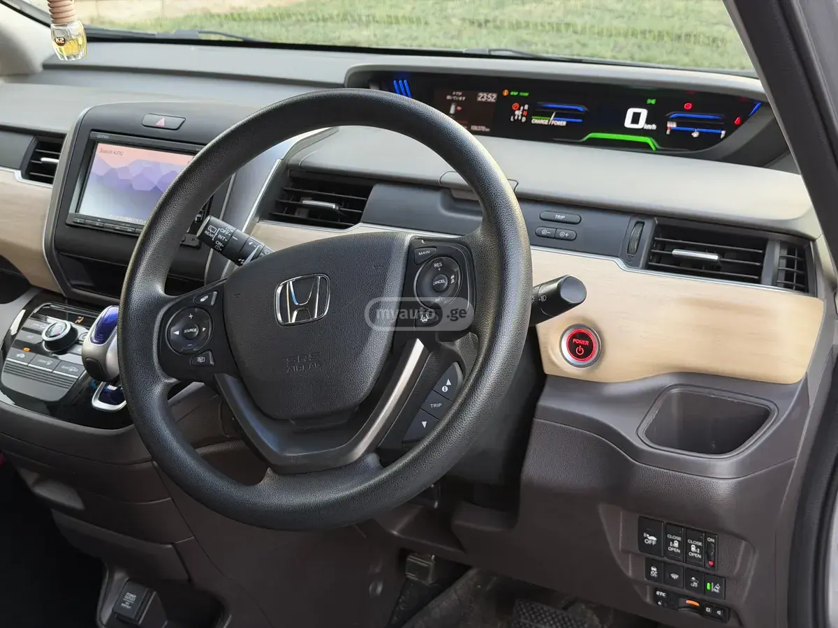Honda Freed 2017 — photo 2
