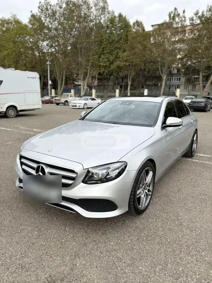 Mercedes-Benz E 220