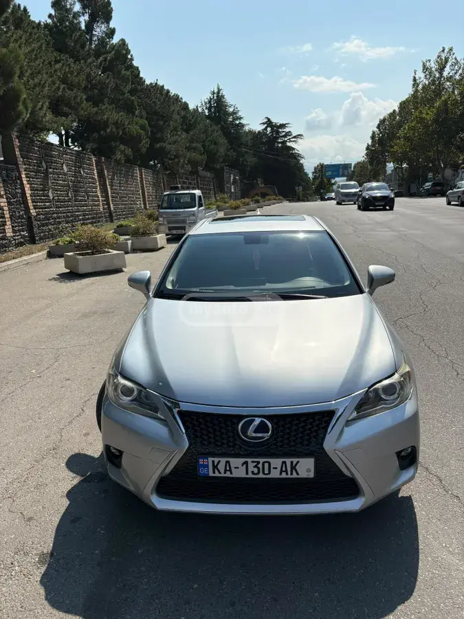 Lexus CT 200 h 2014 — photo 2