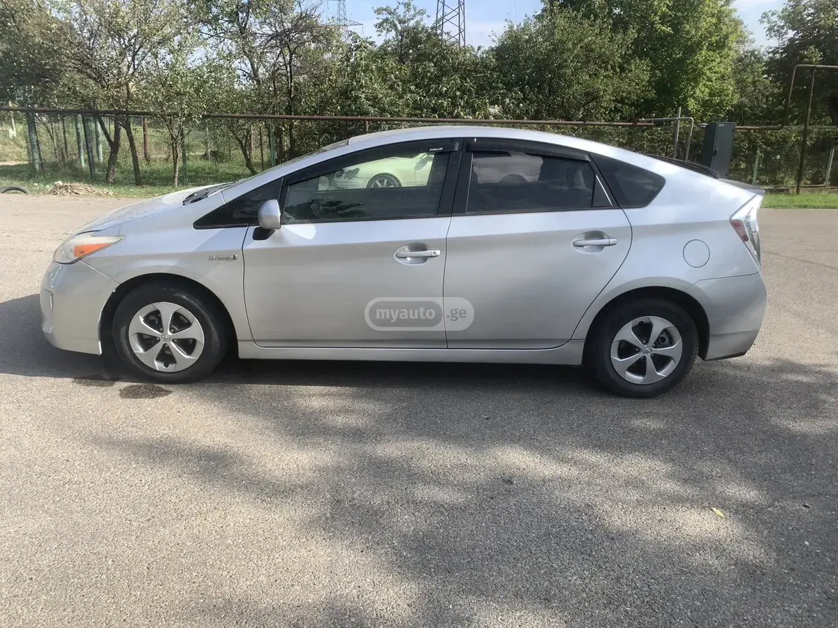 Toyota Prius 2011 — photo 2