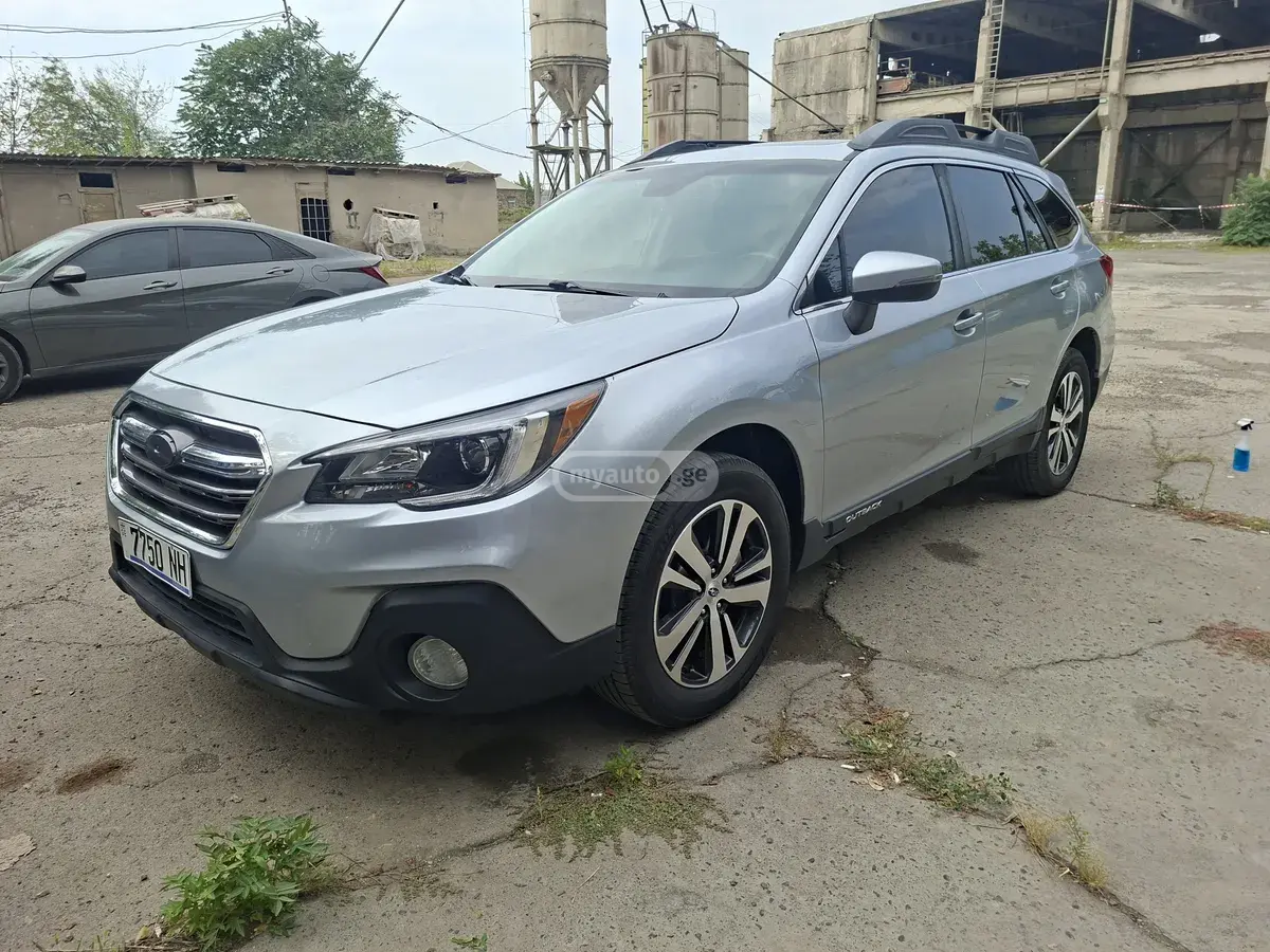 Subaru Outback 2018 — photo 2