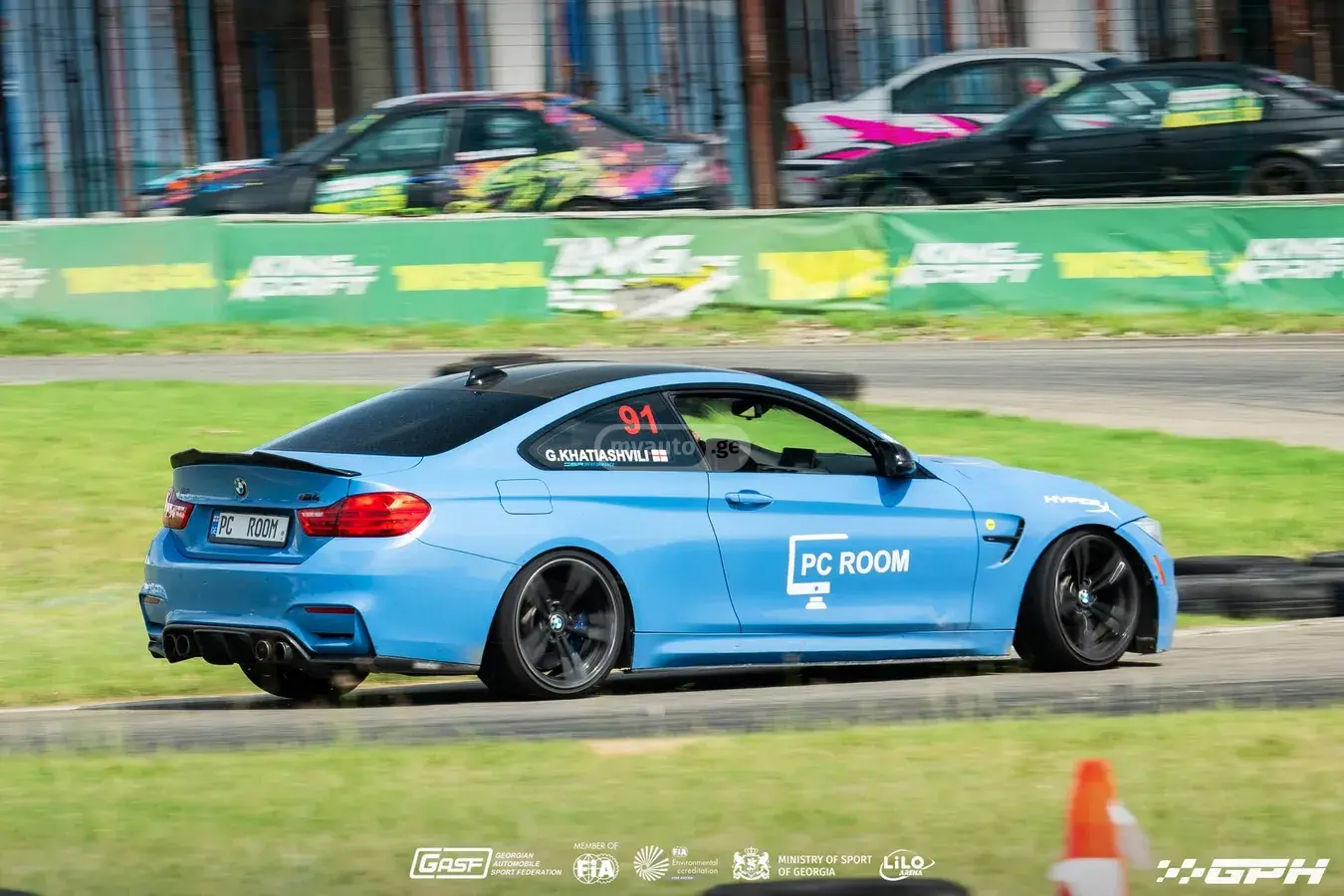BMW M4 2014 — photo 2