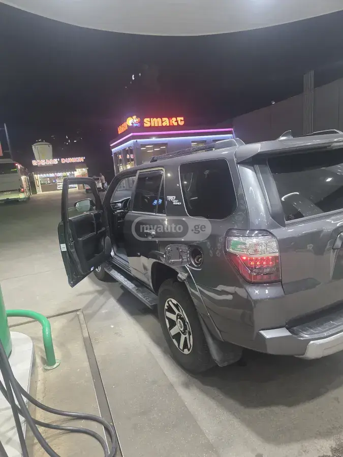Toyota 4Runner 2022 — photo 2