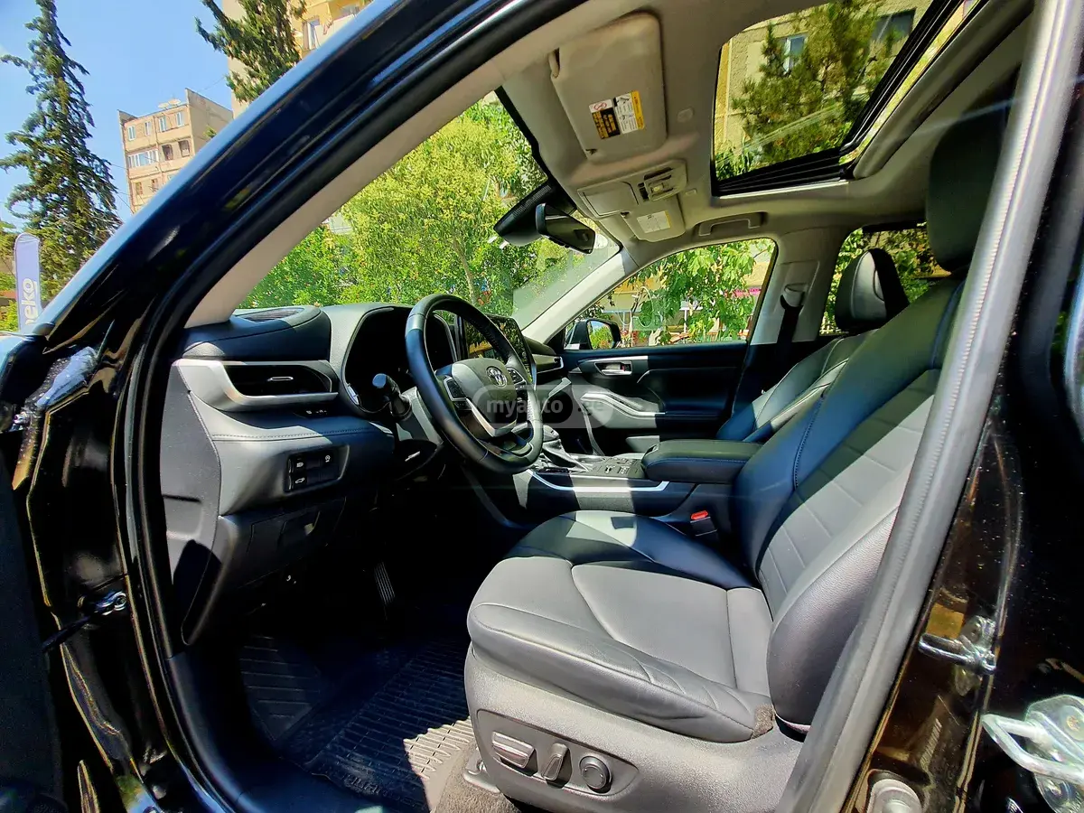 Toyota Highlander 2023 — photo 2