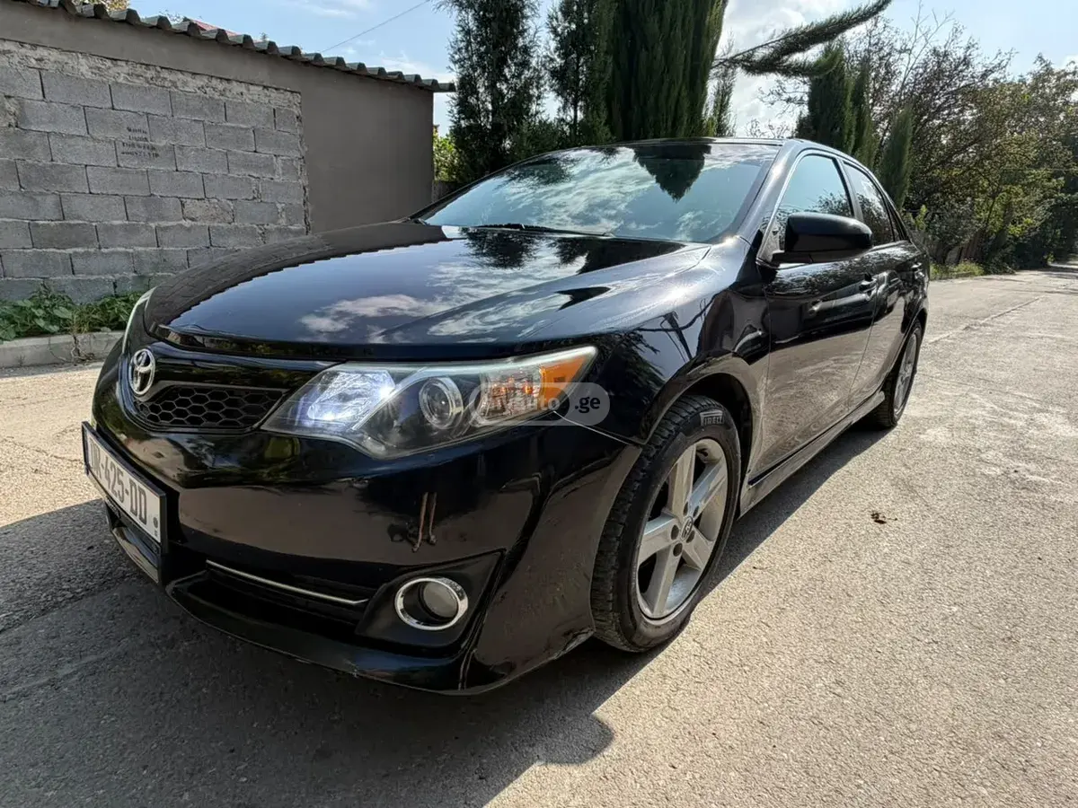 Toyota Camry 2013 — photo 2