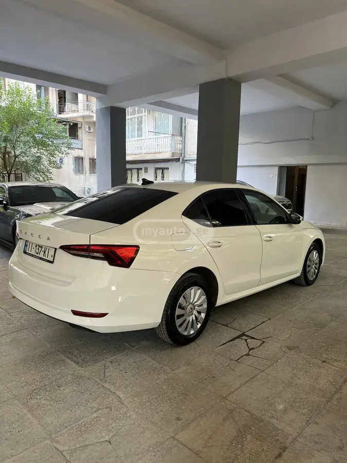 Skoda Octavia 2023 — photo 2