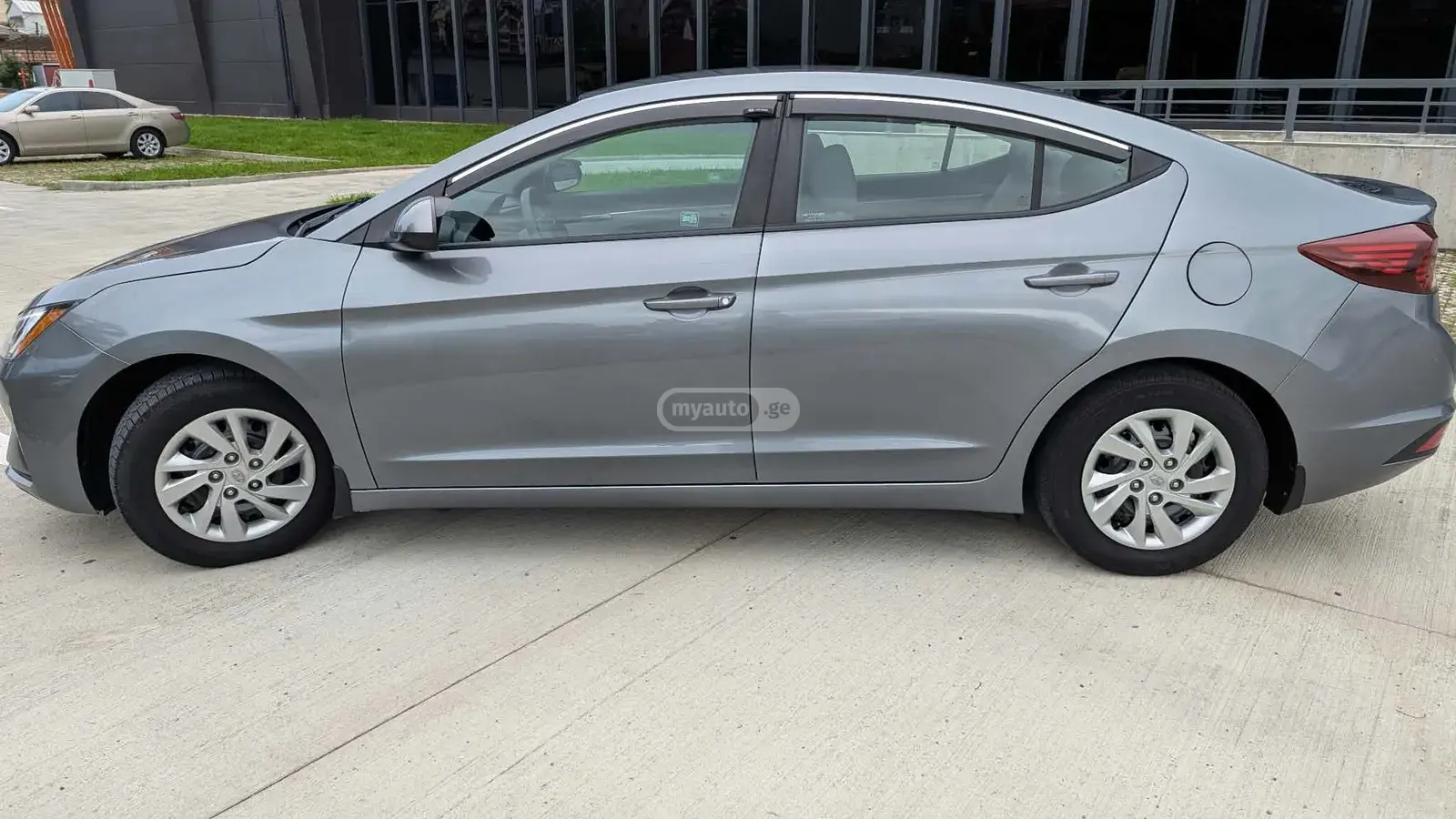 Hyundai Elantra 2019 — photo 2