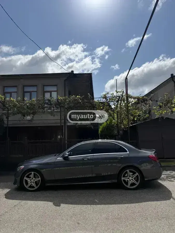 Mercedes-Benz C 300 2015 — photo 2