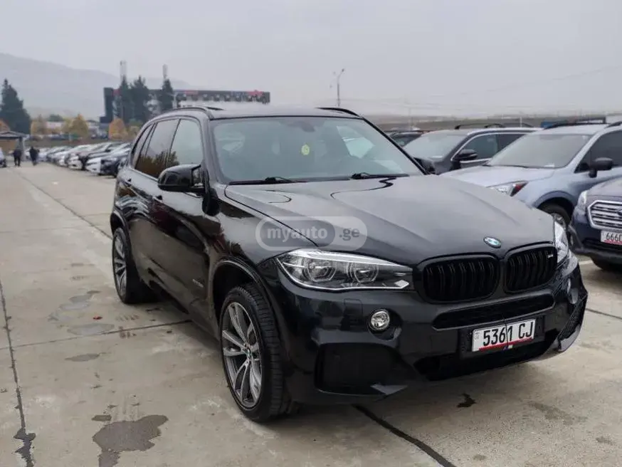 BMW X5 2016 — photo 2