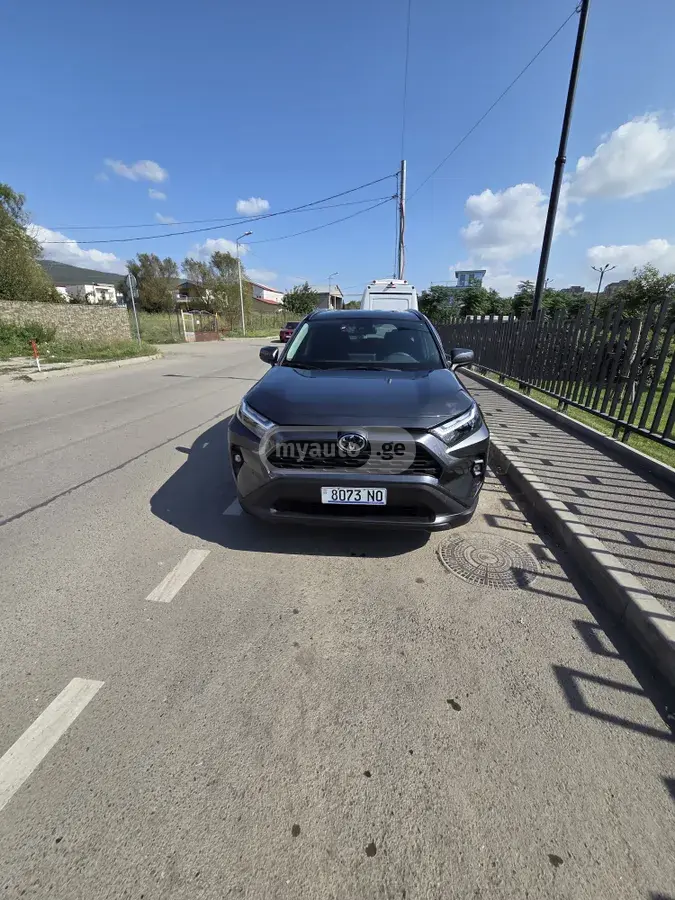 Toyota RAV4 2025 — photo 2