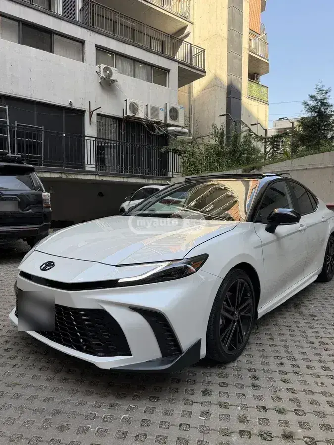 Toyota Camry 2025 — photo 2