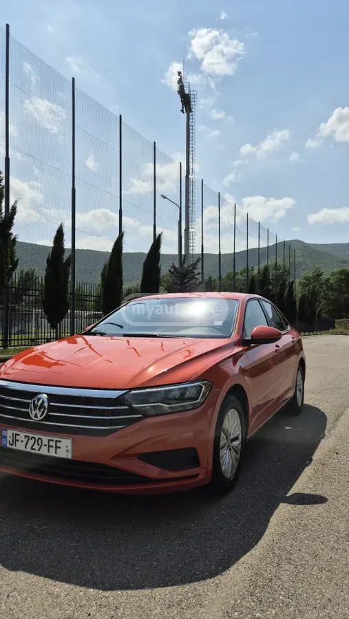 Volkswagen Jetta 2018 — photo 2