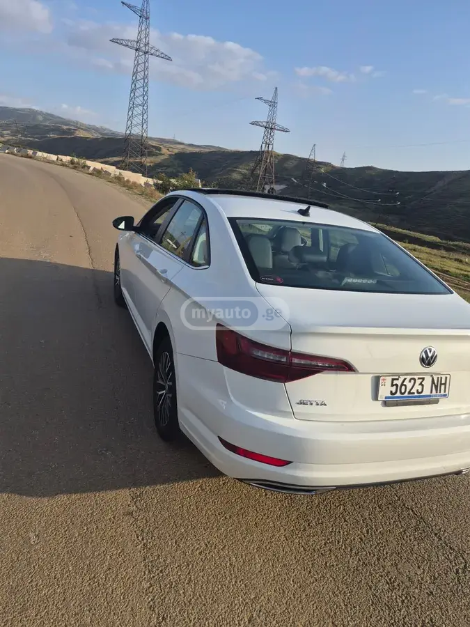 Volkswagen Jetta 2021 — photo 2