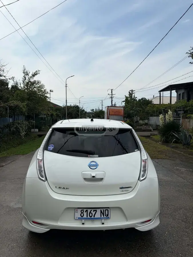 Nissan Leaf 2017 — photo 2
