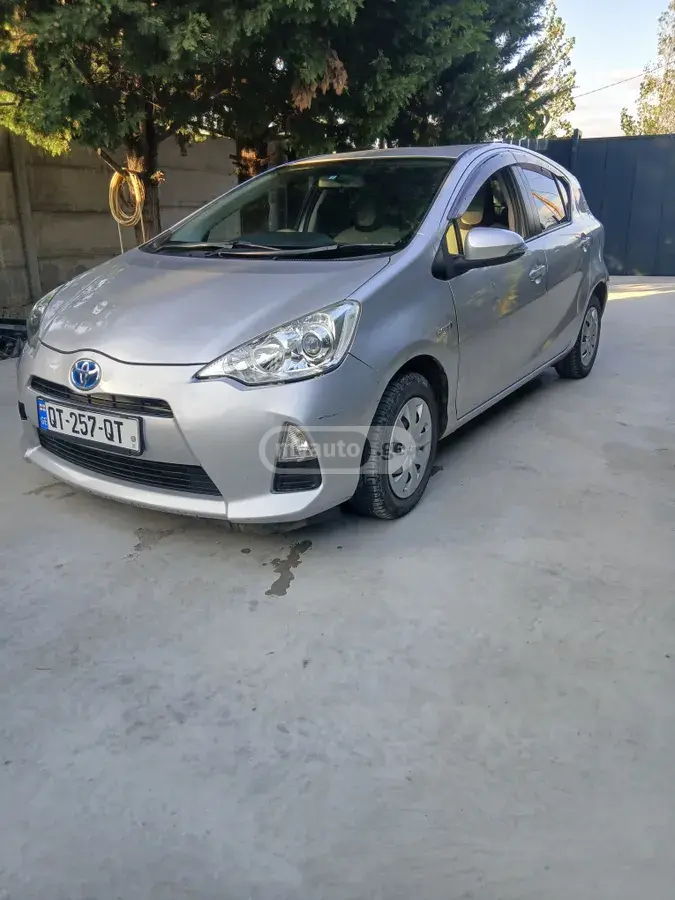 Toyota Aqua 2012 — photo 2