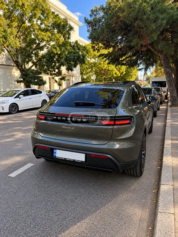 Porsche Macan 2026 — photo 2