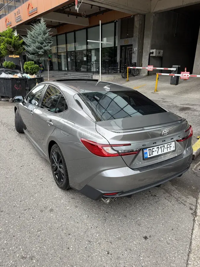 Toyota Camry 2025 — photo 2