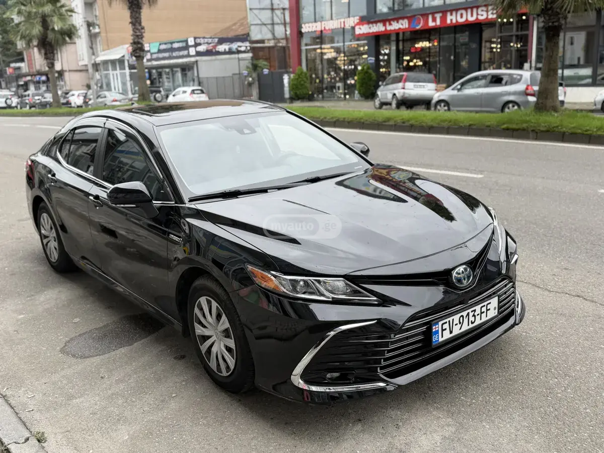 Toyota Camry 2019 — photo 2