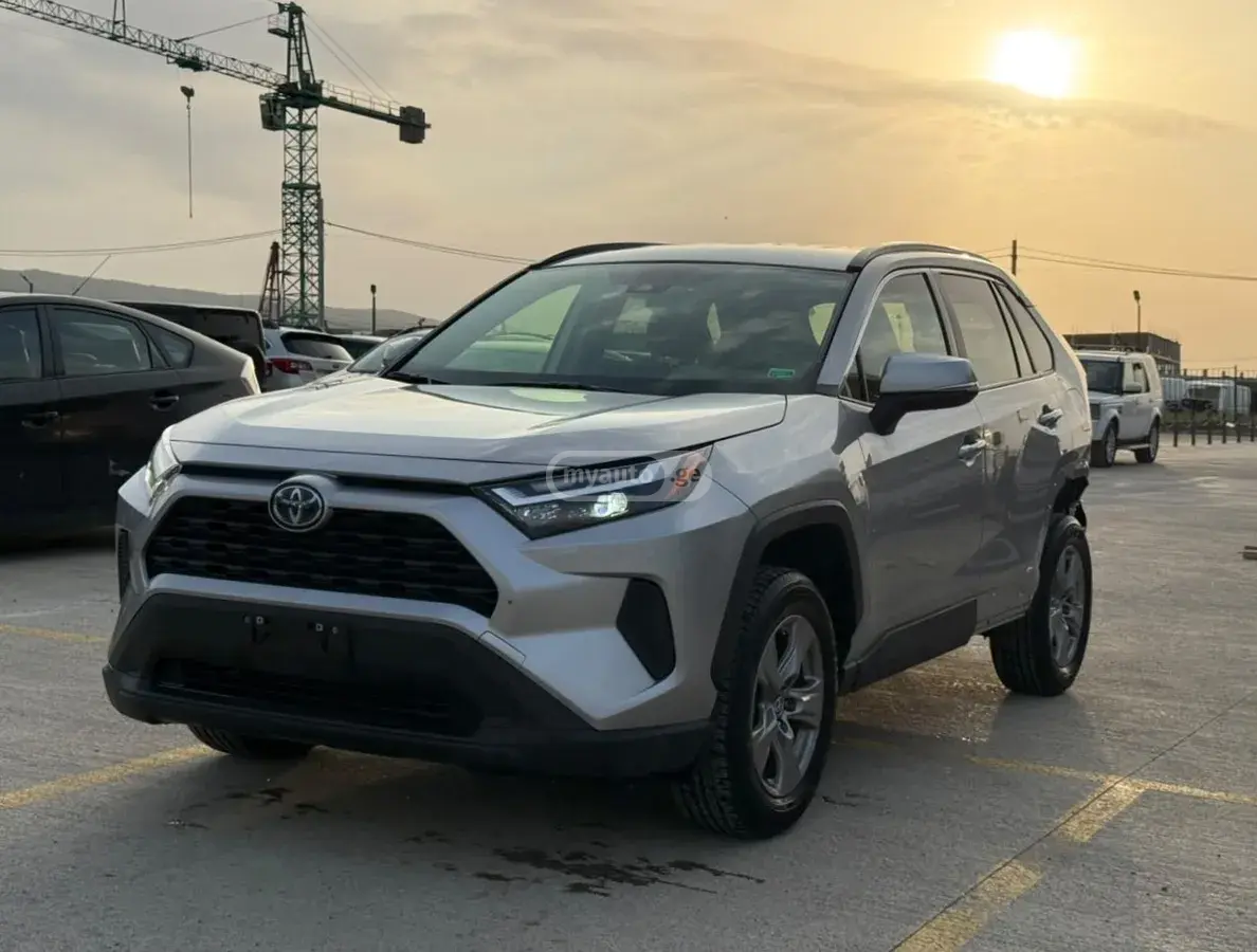 Toyota RAV4 2024 — photo 2