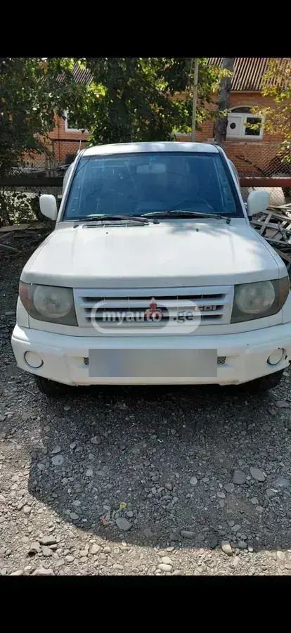 Mitsubishi Pajero IO