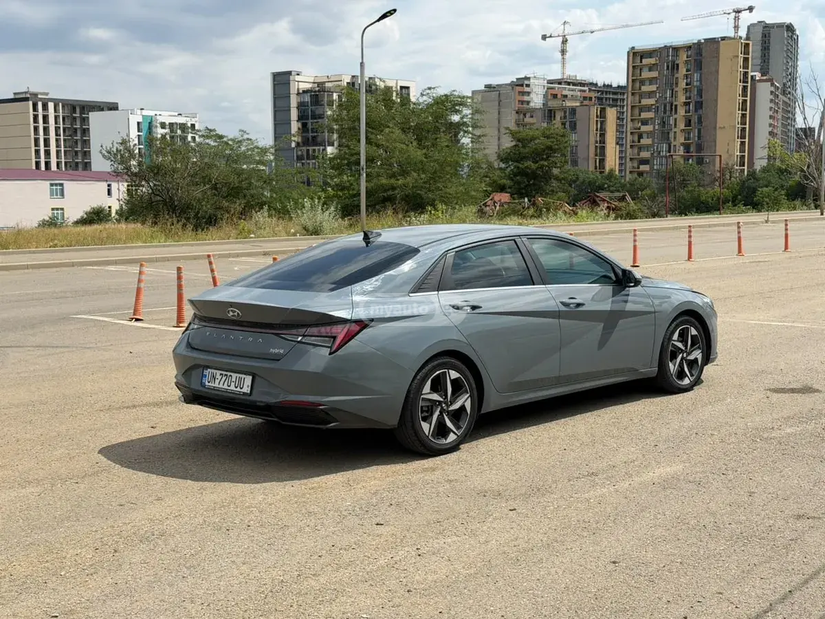 Hyundai Elantra 2022 — photo 2