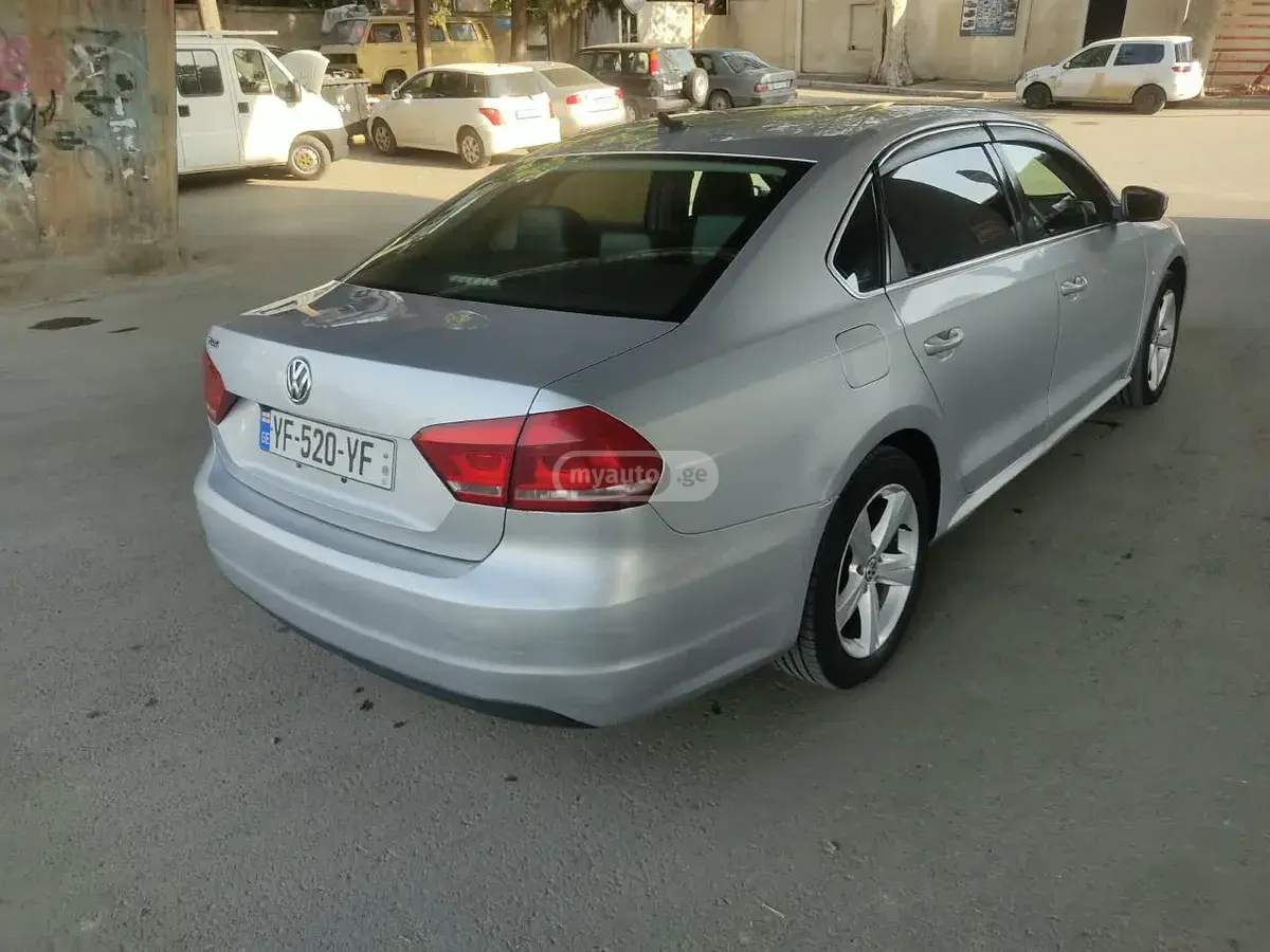Volkswagen Passat 2011 — photo 2