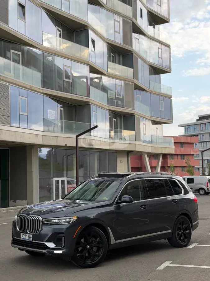 BMW X7 2021 — photo 2