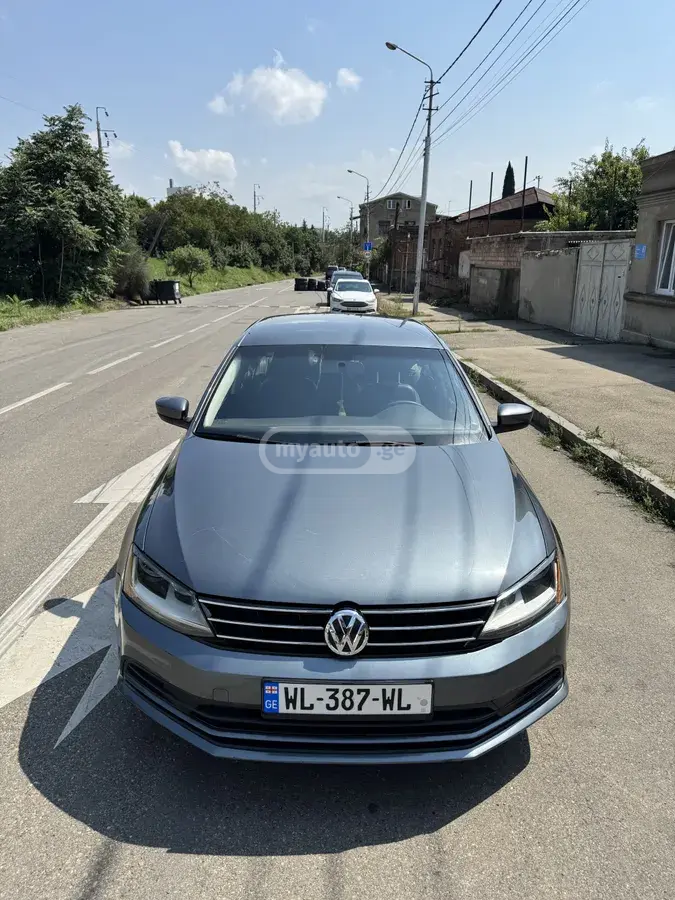Volkswagen Jetta 2017 — photo 2