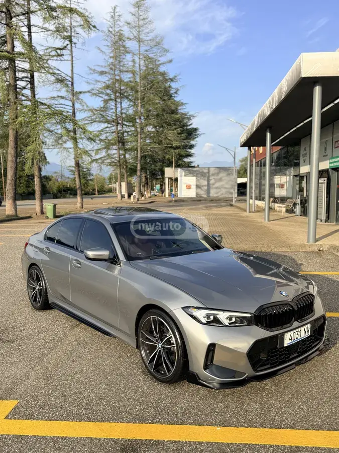 BMW 330