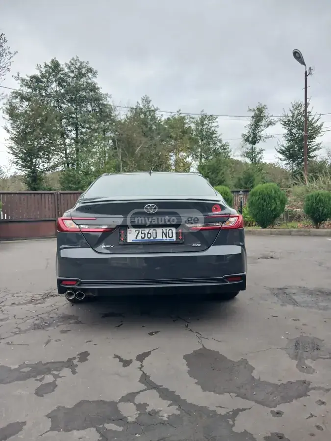 Toyota Camry 2025 — photo 2