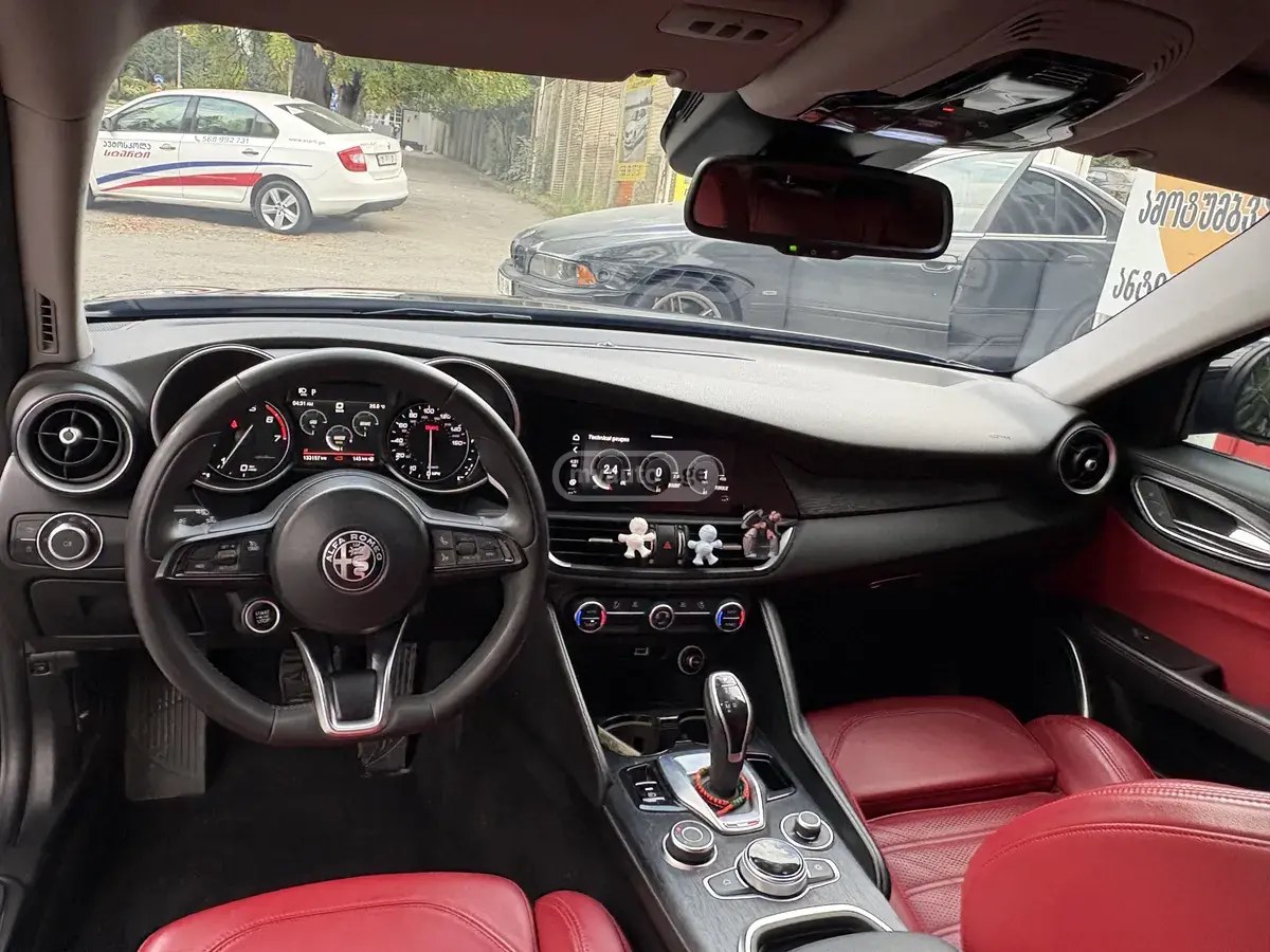 Alfa Romeo Giulia 2020 — photo 2