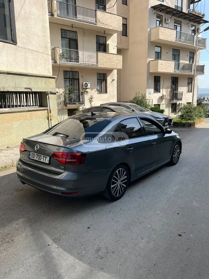 Volkswagen Jetta 2015 — photo 2