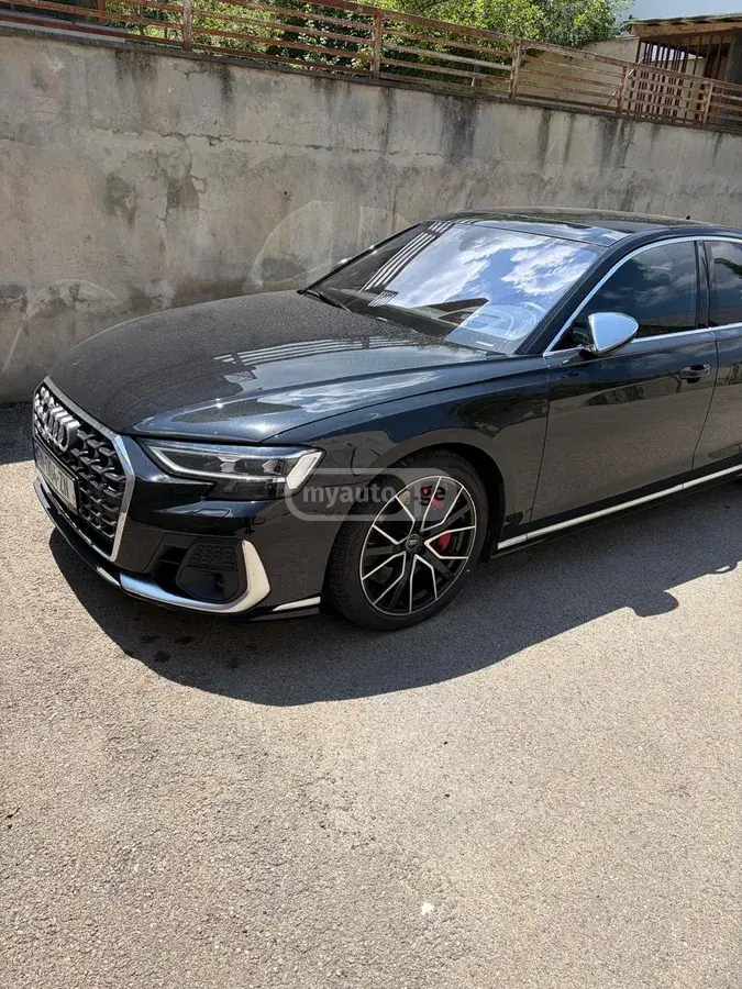 Audi S8