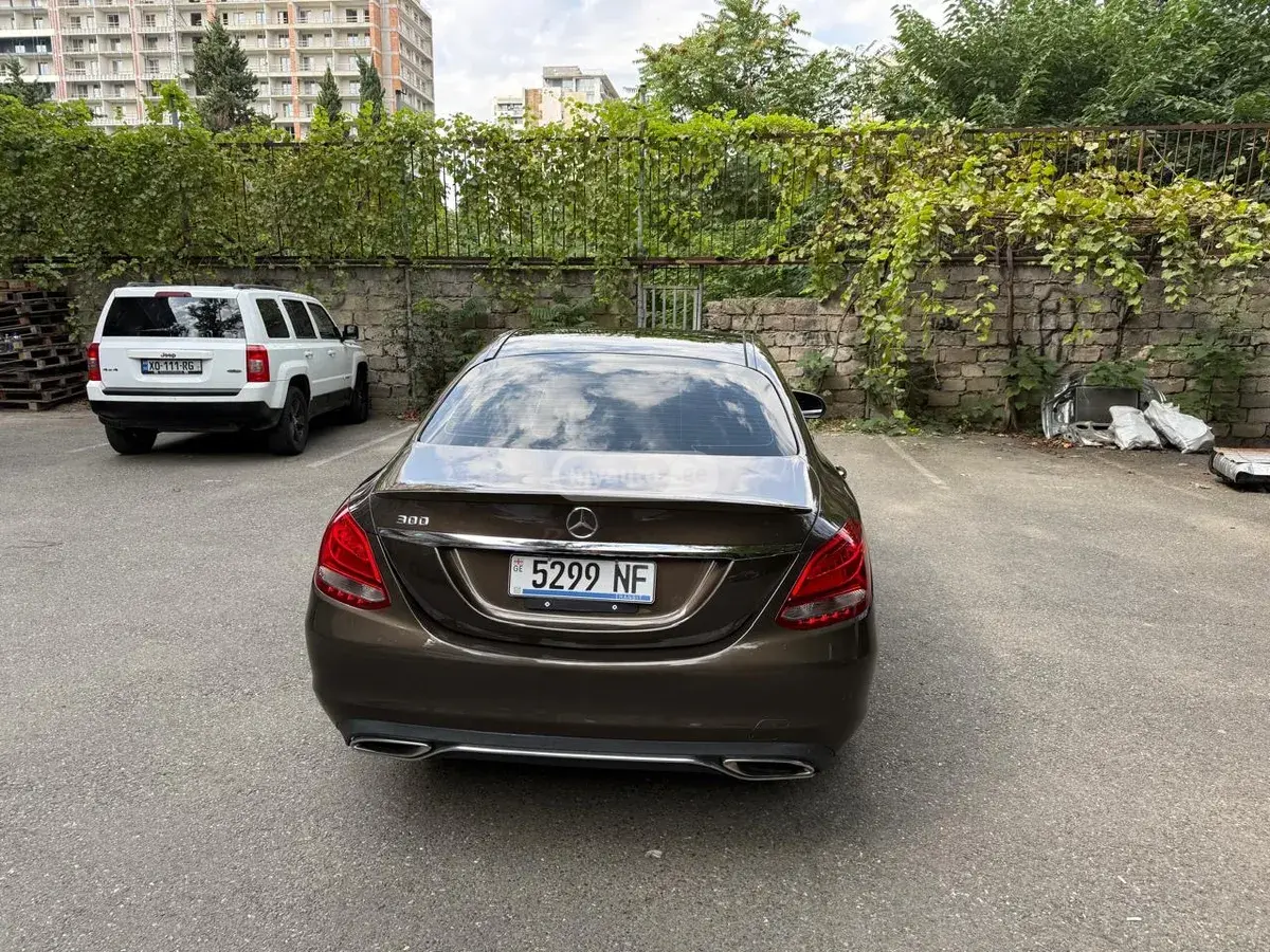 Mercedes-Benz C 300 2015 — photo 2