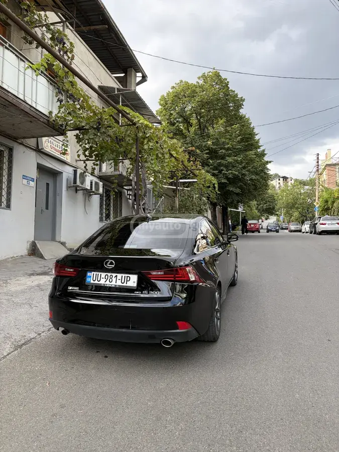 Lexus IS 300 2015 — photo 2