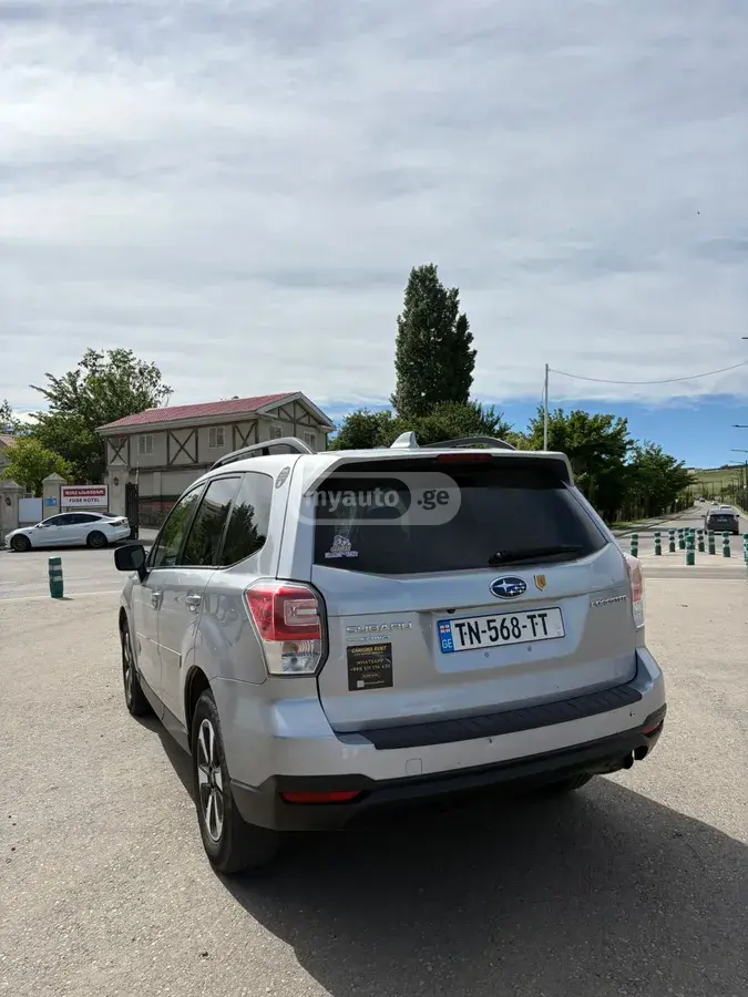 Subaru Forester 2018 — photo 2