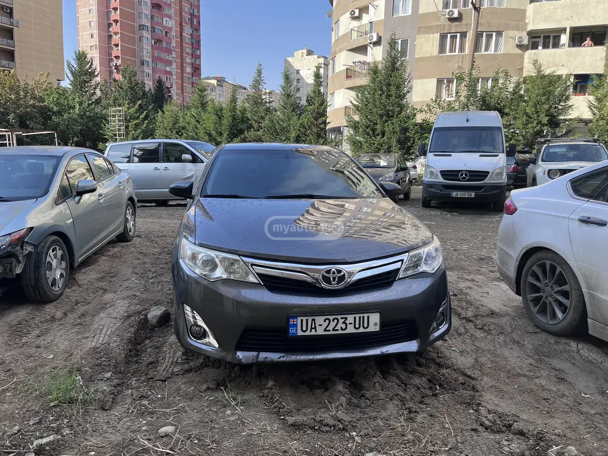 Toyota Camry 2014 — photo 2