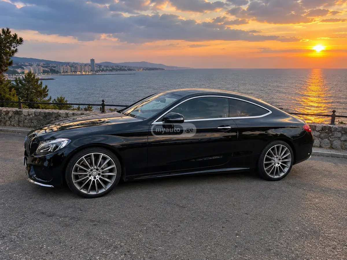 Mercedes-Benz C 300 2017 — photo 2