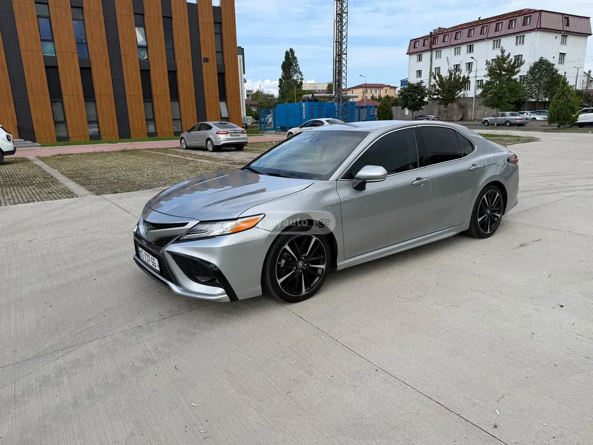 Toyota Camry 2018 — photo 2