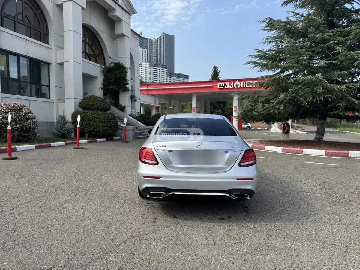 Mercedes-Benz E 300 2017 — photo 2