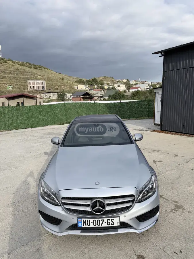 Mercedes-Benz C 300 2017 — photo 2