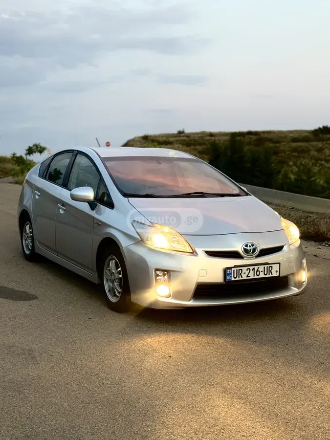 Toyota Prius 2010 — photo 2